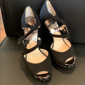 Black straps platform heels